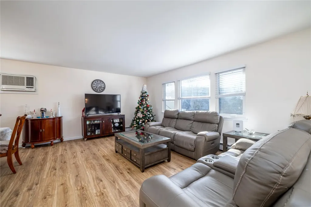 2619 Windsor Avenue Oceanside NY 11572