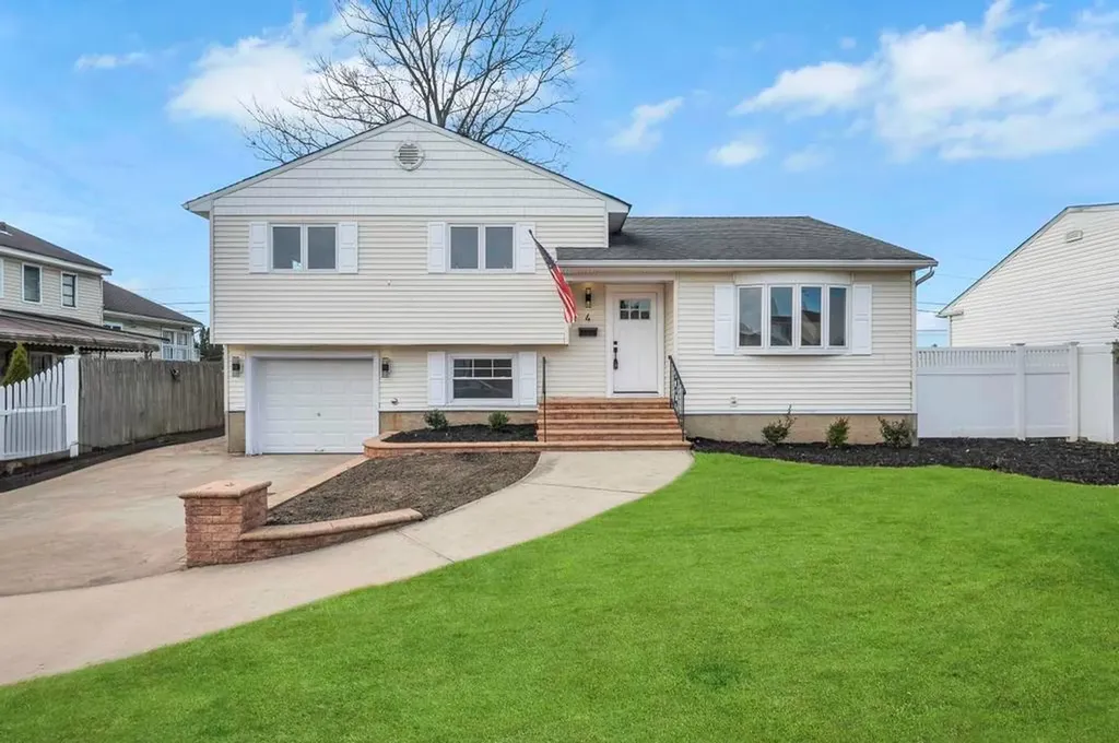 4 Peter Road Hicksville NY 11801