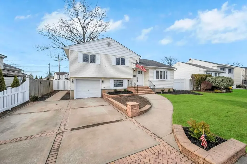 4 Peter Road Hicksville NY 11801