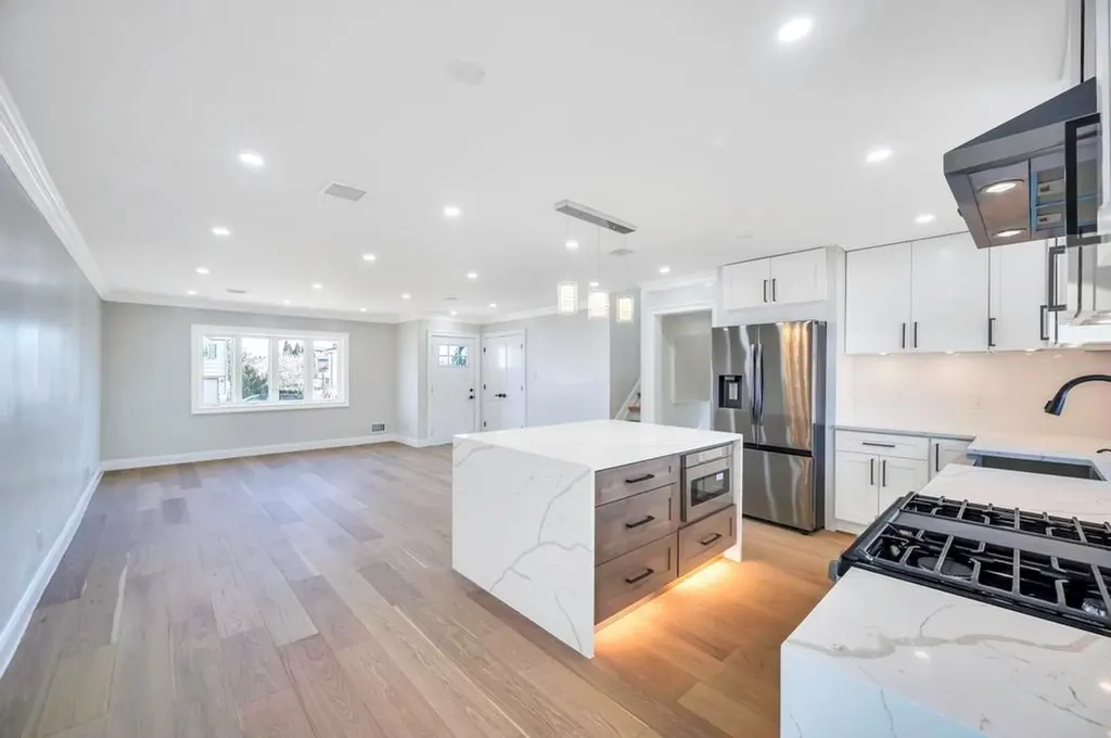 4 Peter Road Hicksville NY 11801