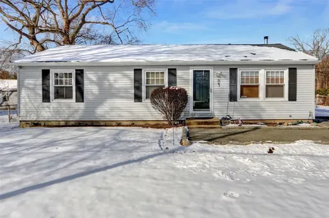 13 Delaware Road West Babylon NY 11703