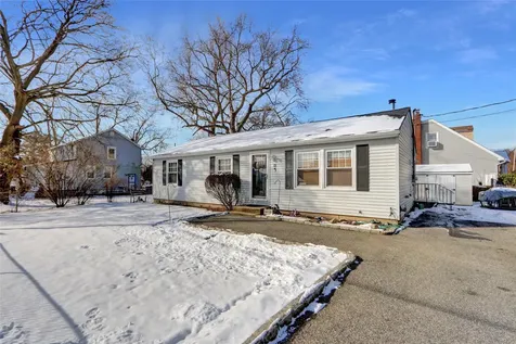 13 Delaware Road West Babylon NY 11703