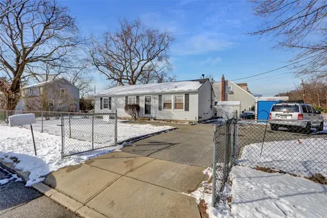 13 Delaware Road West Babylon NY 11703