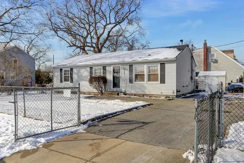 13 Delaware Road West Babylon NY 11703