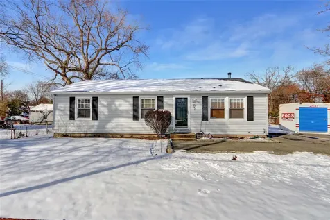 13 Delaware Road West Babylon NY 11703