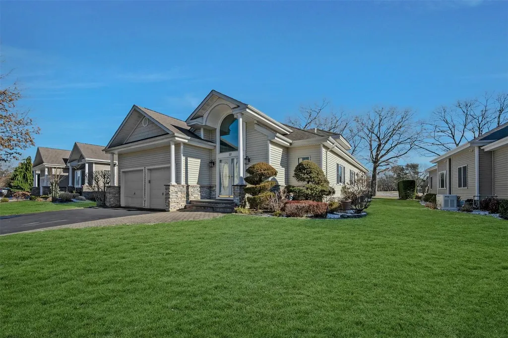 27 Redan Drive Smithtown NY 11787