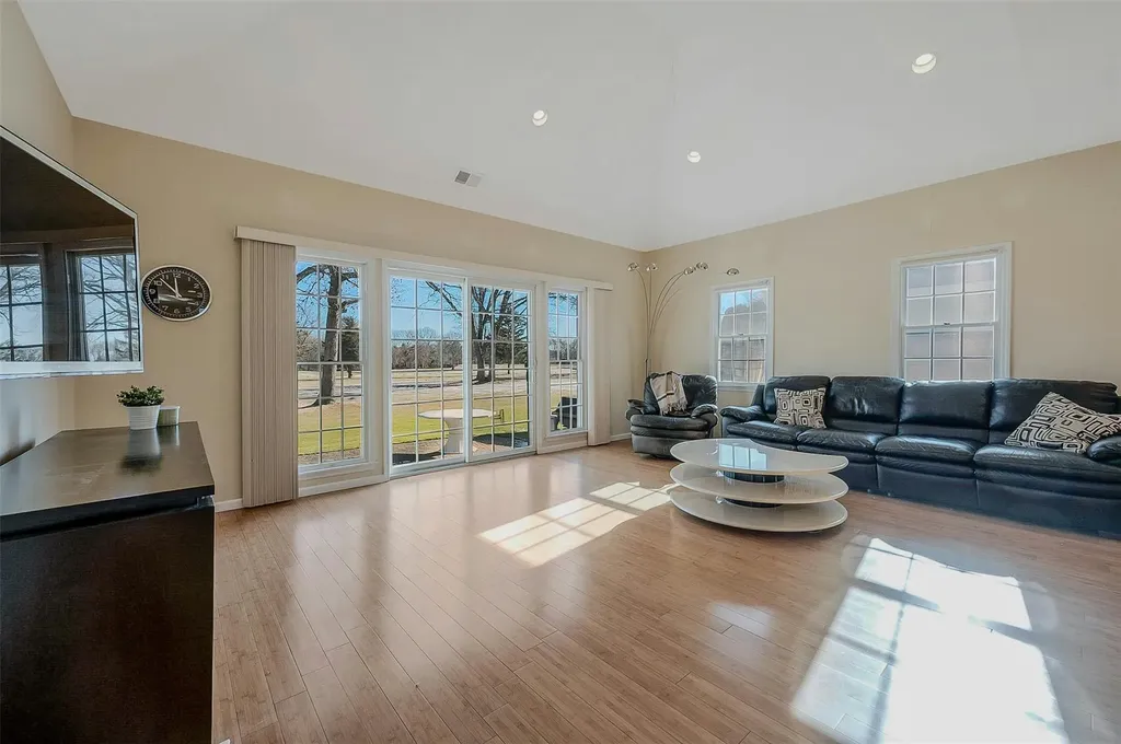 27 Redan Drive Smithtown NY 11787