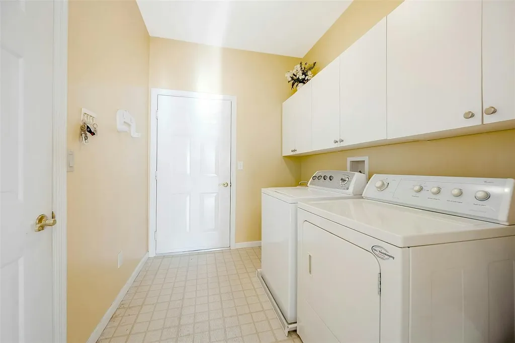 27 Redan Drive Smithtown NY 11787