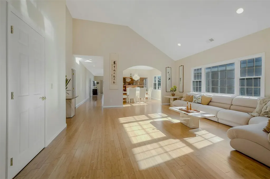 27 Redan Drive Smithtown NY 11787