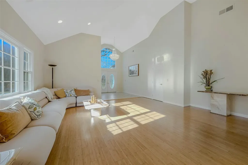 27 Redan Drive Smithtown NY 11787