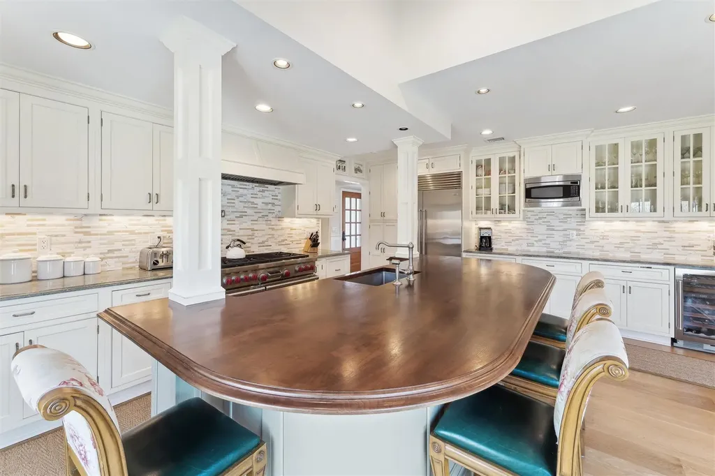 52 Exchange Place Westhampton Beach NY 11978