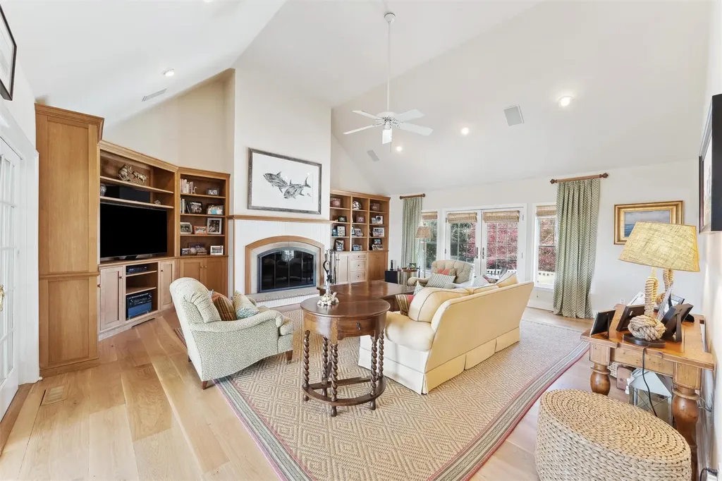 52 Exchange Place Westhampton Beach NY 11978