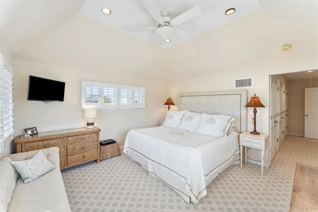 52 Exchange Place Westhampton Beach NY 11978