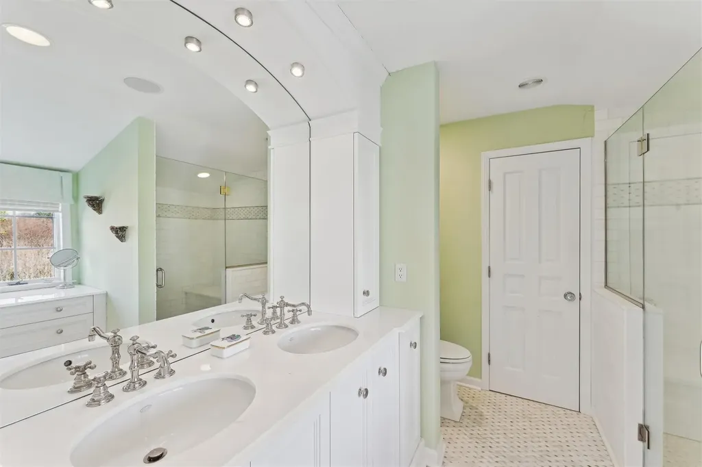 52 Exchange Place Westhampton Beach NY 11978