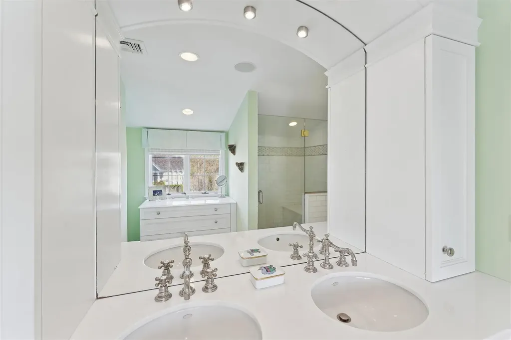 52 Exchange Place Westhampton Beach NY 11978