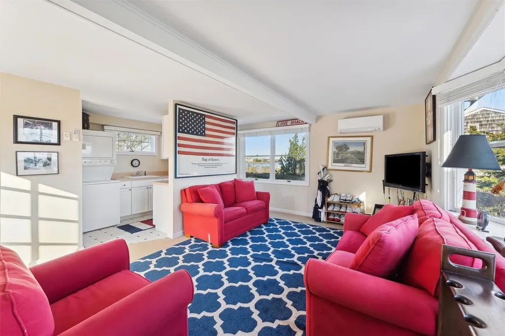 52 Exchange Place Westhampton Beach NY 11978