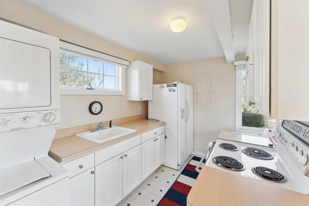 52 Exchange Place Westhampton Beach NY 11978