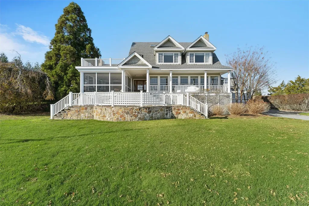 52 Exchange Place Westhampton Beach NY 11978