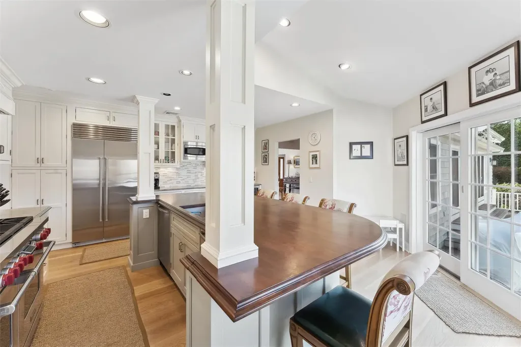 52 Exchange Place Westhampton Beach NY 11978