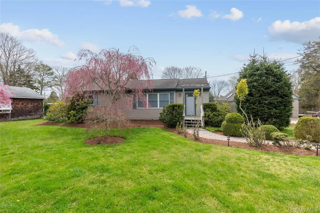 7 Suffolk Road Hampton Bays NY 11946