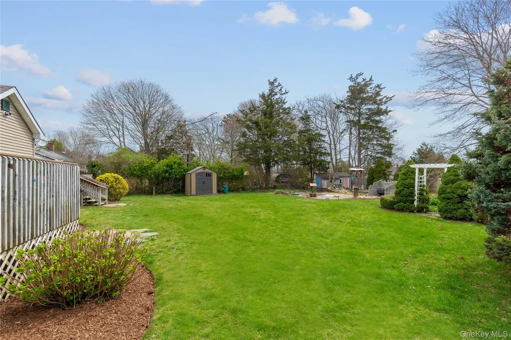 7 Suffolk Road Hampton Bays NY 11946