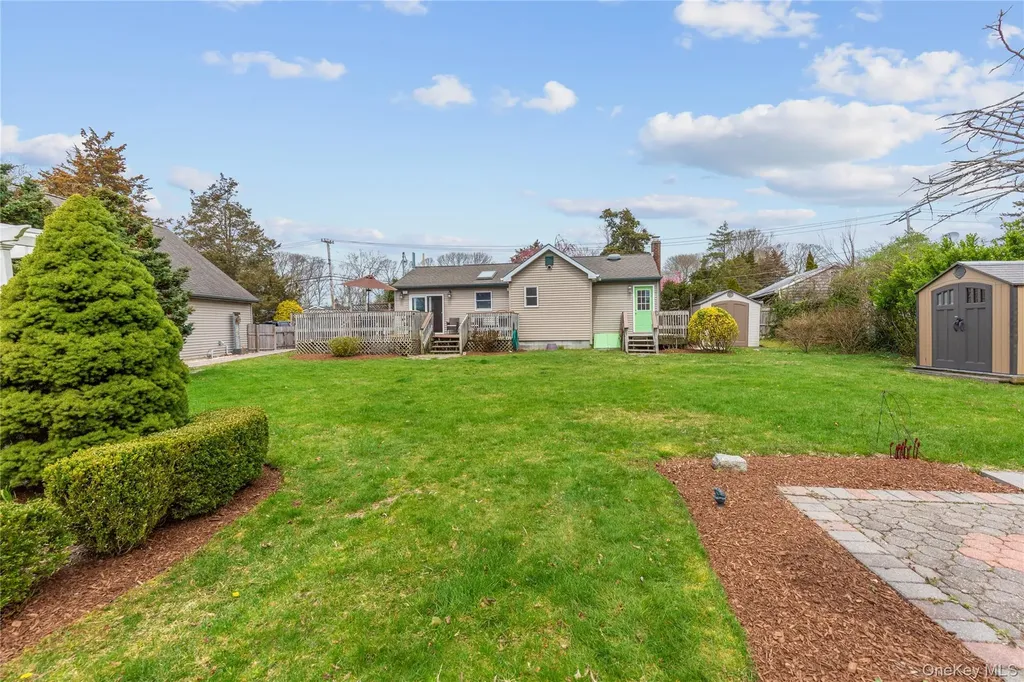 7 Suffolk Road Hampton Bays NY 11946
