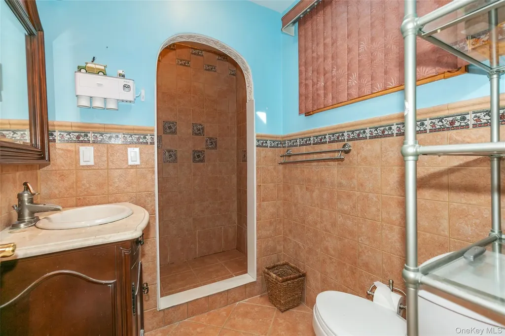 7 Suffolk Road Hampton Bays NY 11946
