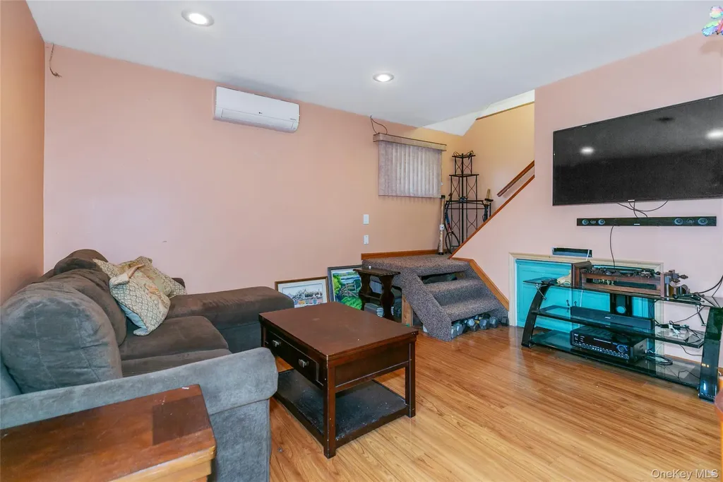 7 Suffolk Road Hampton Bays NY 11946