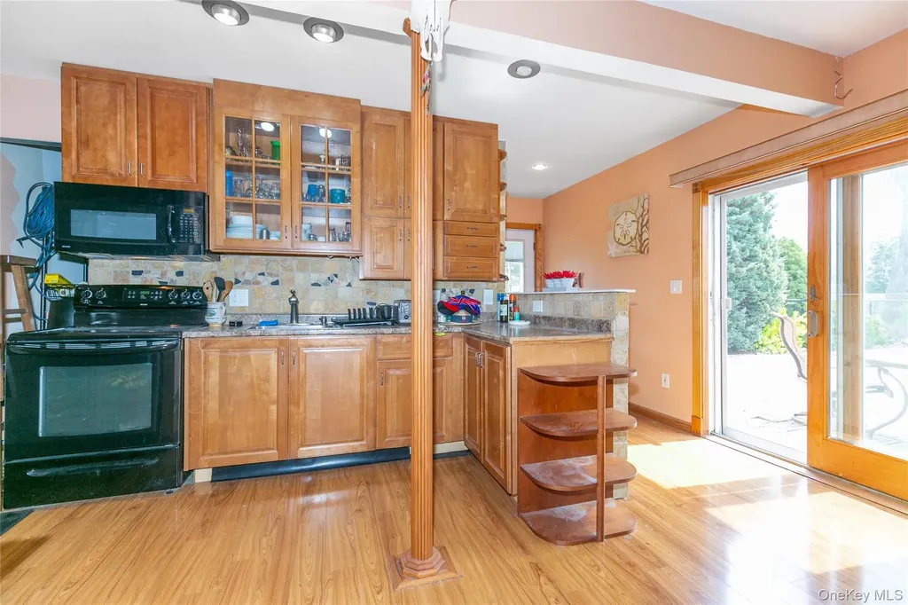 7 Suffolk Road Hampton Bays NY 11946