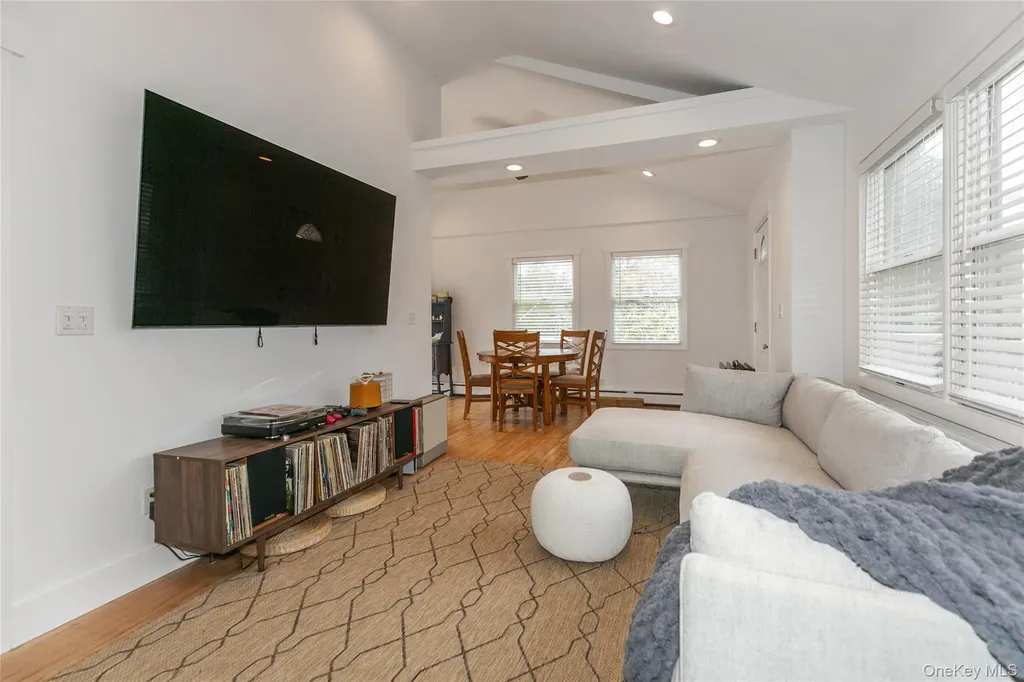 7 Suffolk Road Hampton Bays NY 11946