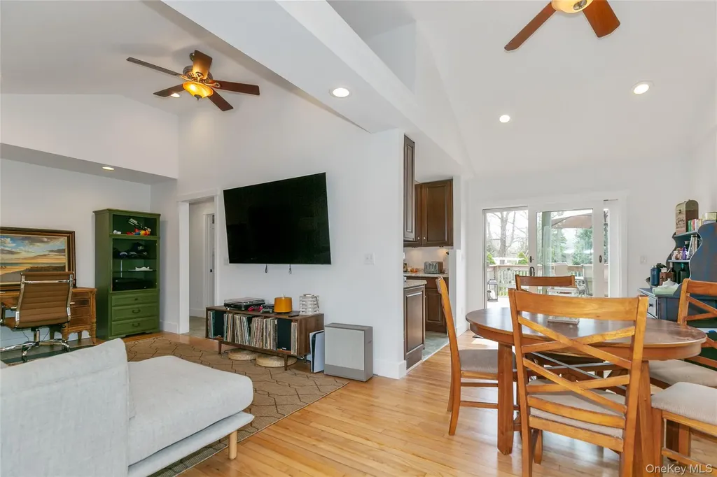 7 Suffolk Road Hampton Bays NY 11946