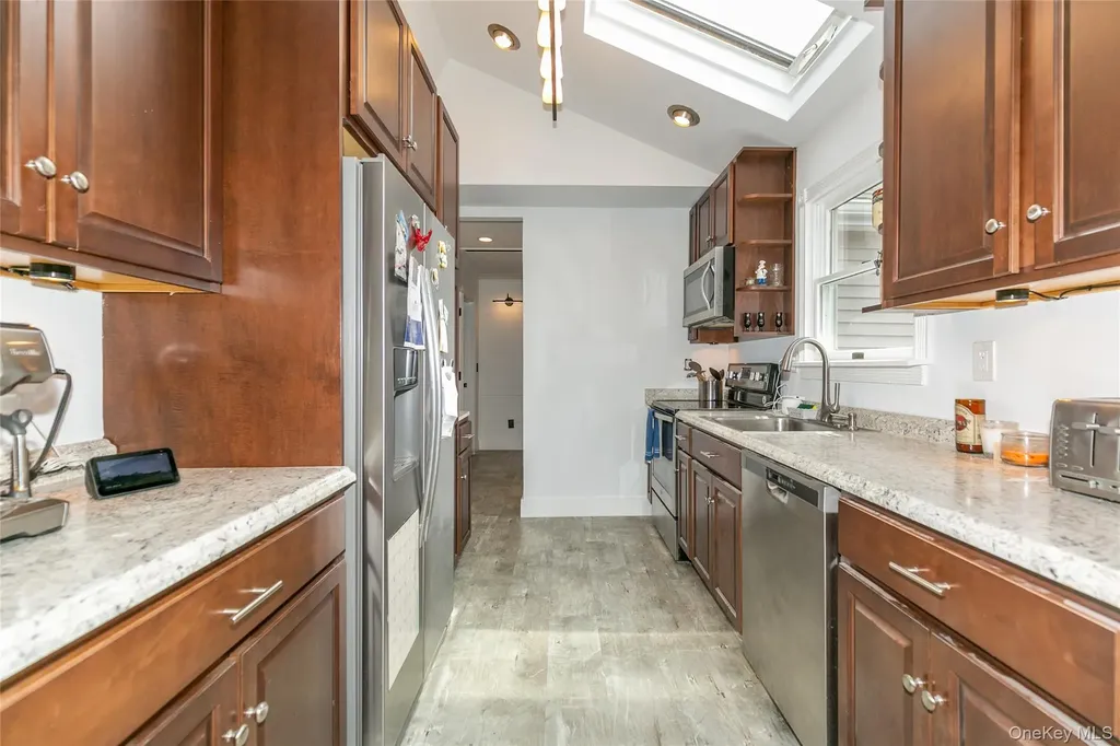 7 Suffolk Road Hampton Bays NY 11946