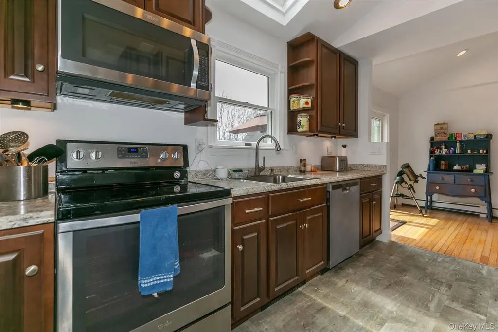 7 Suffolk Road Hampton Bays NY 11946