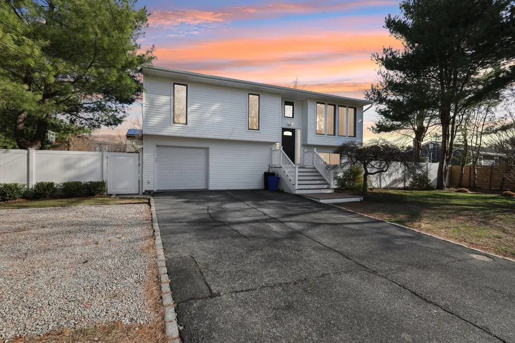 11 Dehan Street Smithtown NY 11787