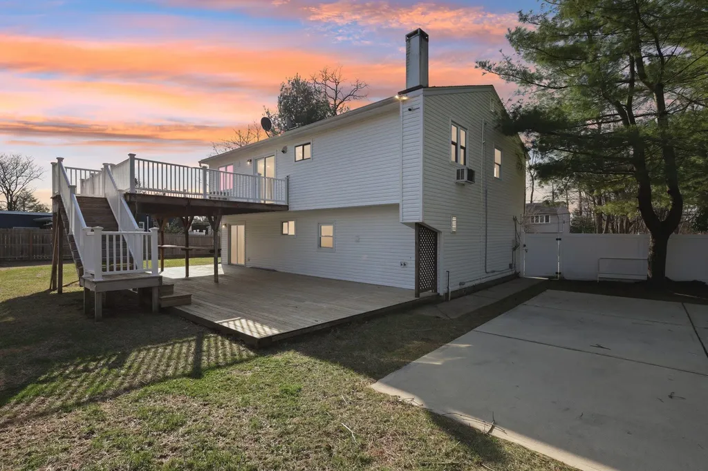 11 Dehan Street Smithtown NY 11787