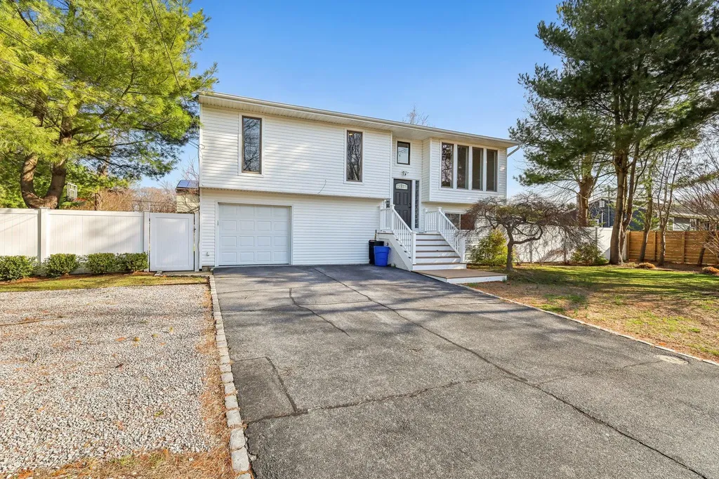 11 Dehan Street Smithtown NY 11787