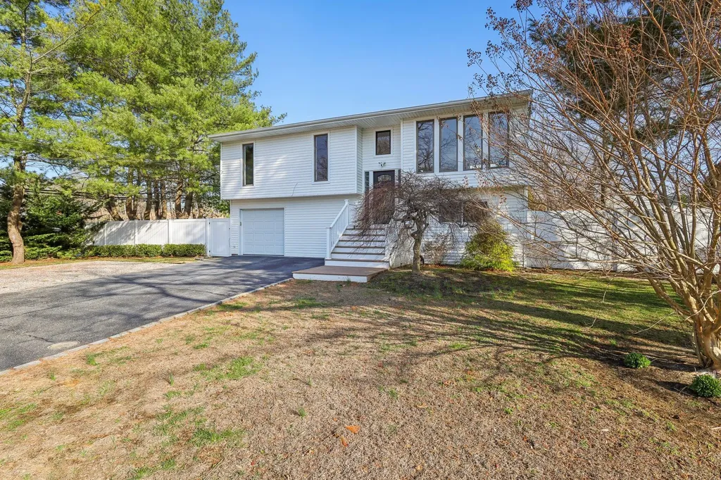 11 Dehan Street Smithtown NY 11787