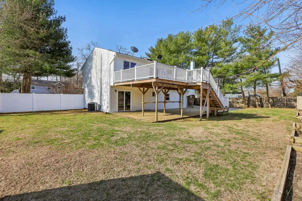 11 Dehan Street Smithtown NY 11787