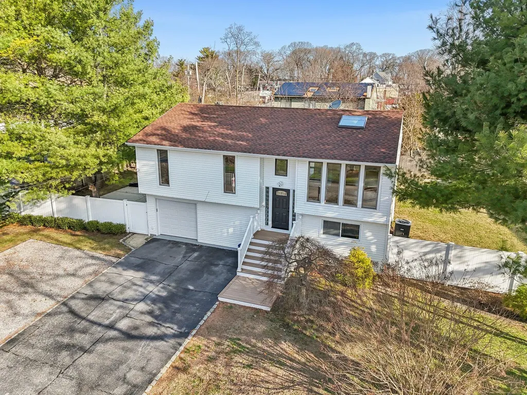 11 Dehan Street Smithtown NY 11787