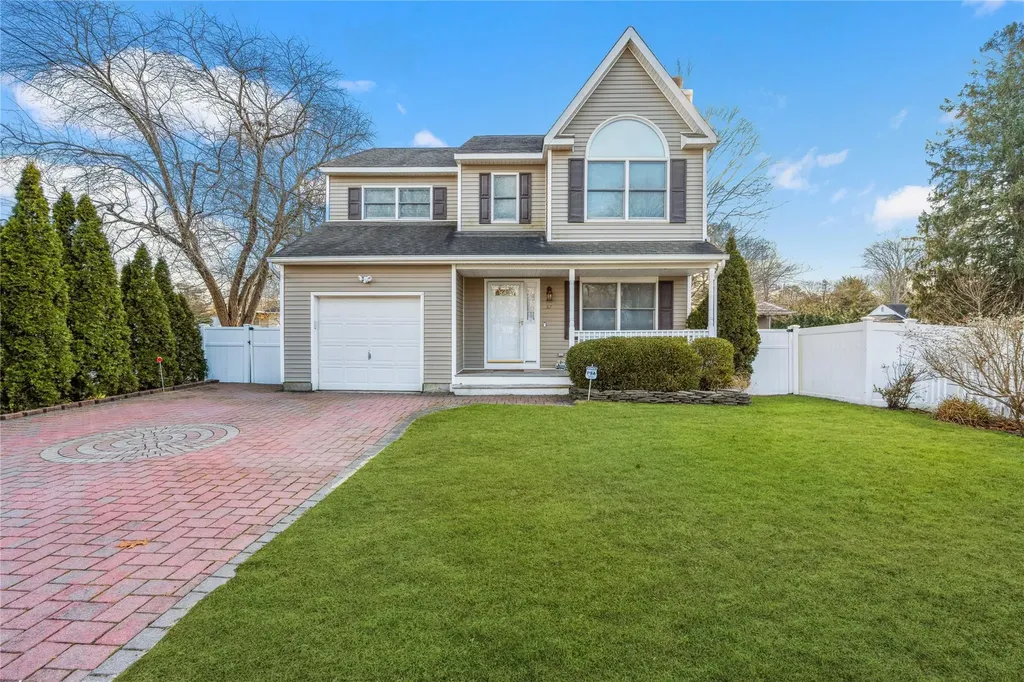 87 16th Street Wading River NY 11792