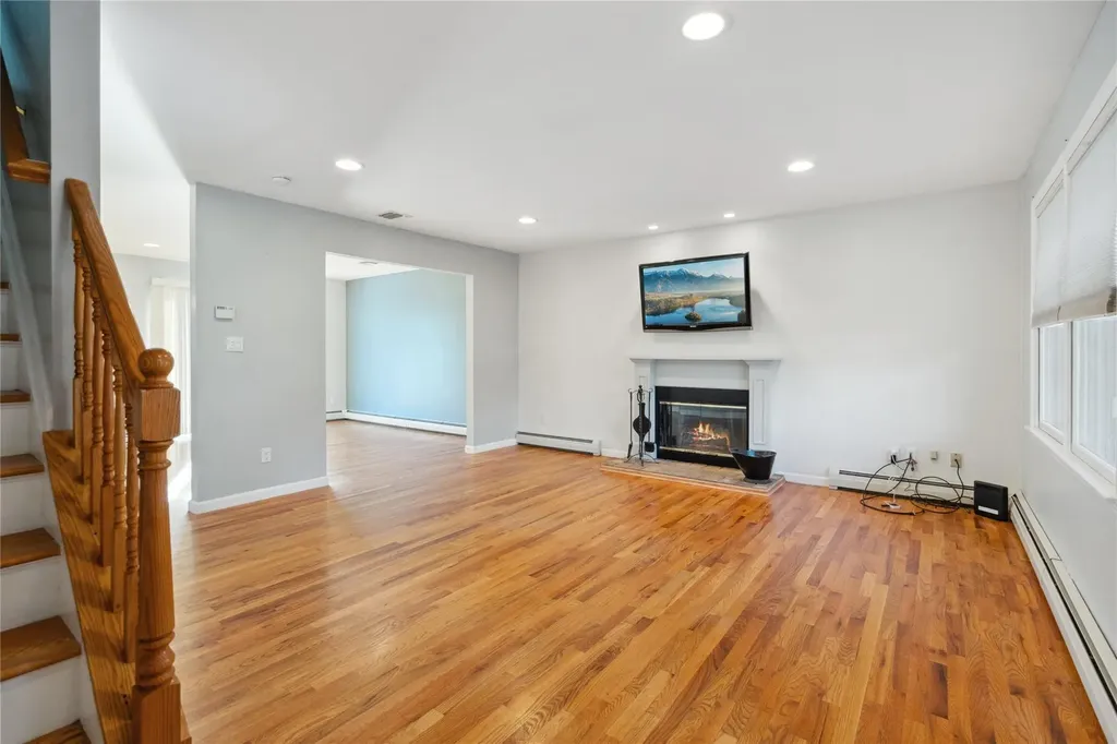 87 16th Street Wading River NY 11792