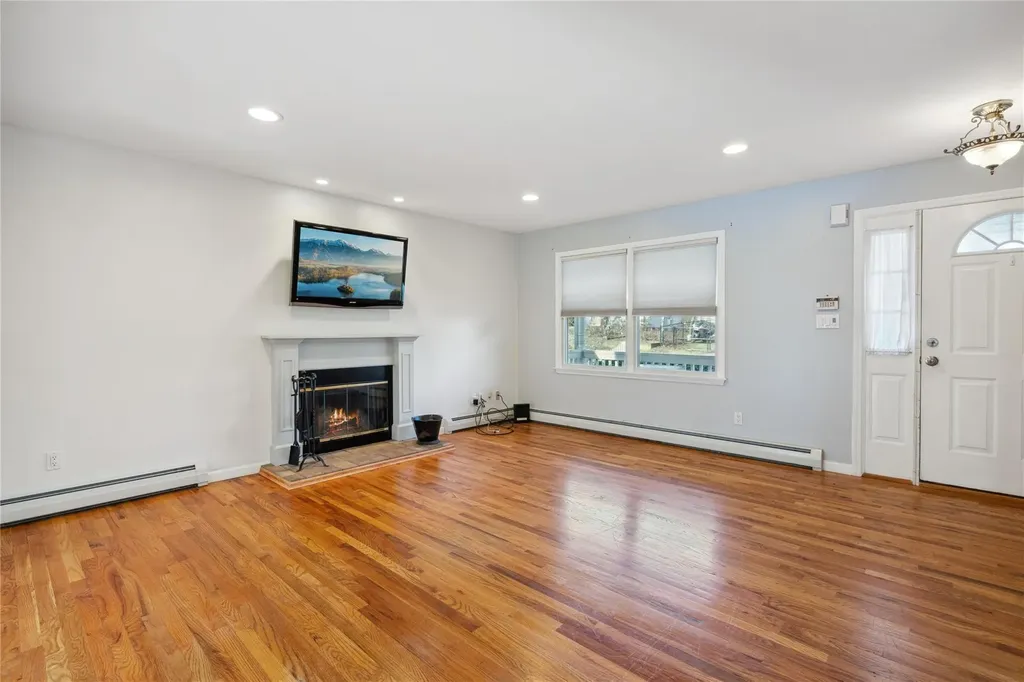 87 16th Street Wading River NY 11792