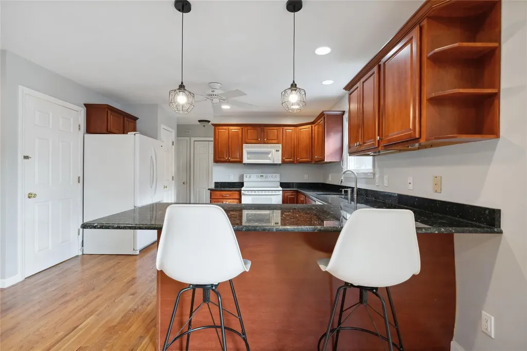 87 16th Street Wading River NY 11792