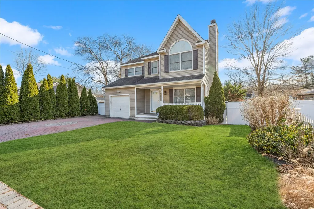 87 16th Street Wading River NY 11792
