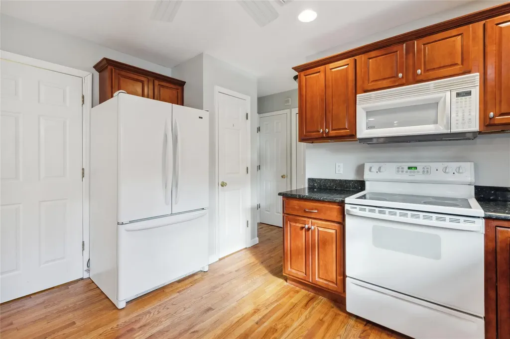 87 16th Street Wading River NY 11792
