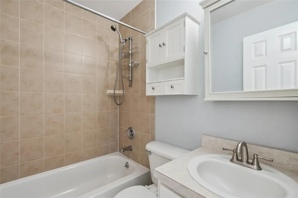 87 16th Street Wading River NY 11792