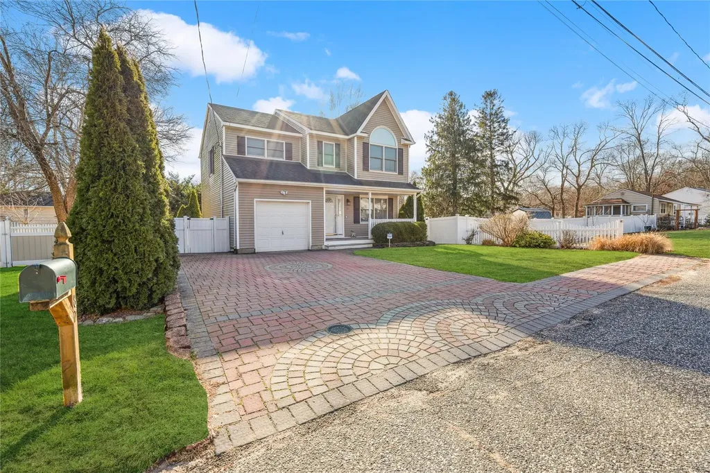 87 16th Street Wading River NY 11792