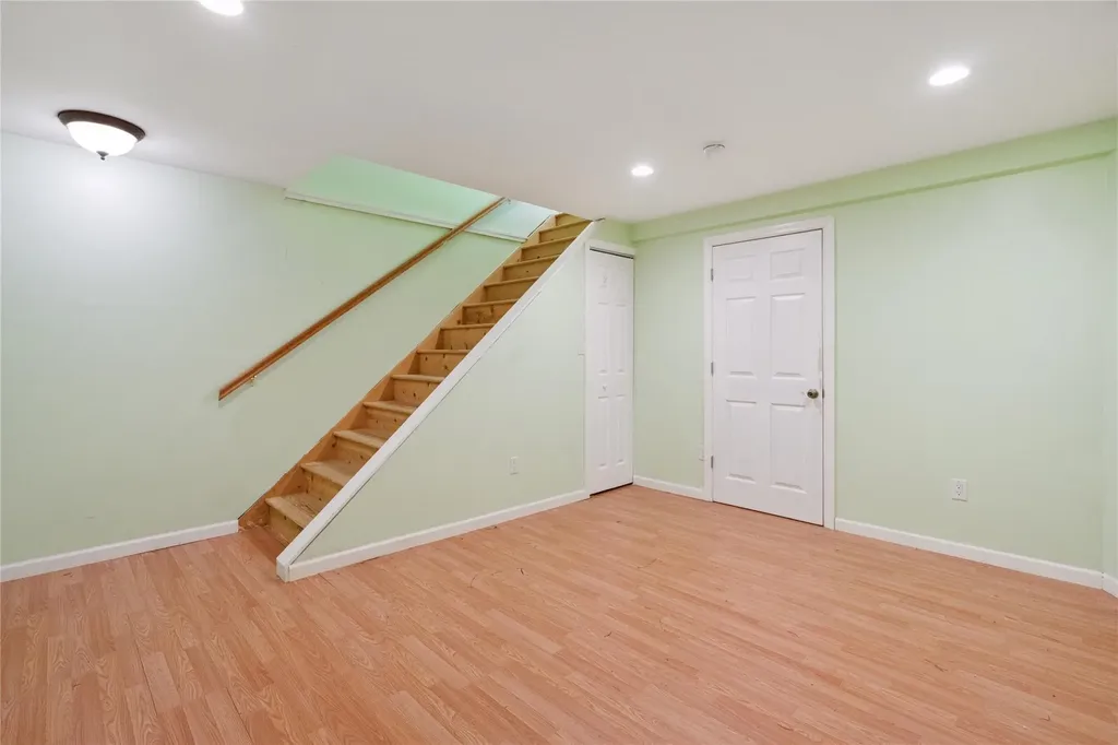 87 16th Street Wading River NY 11792