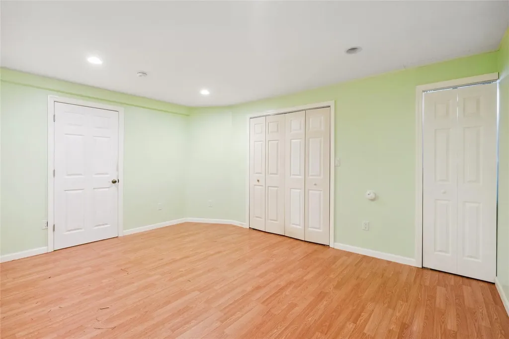 87 16th Street Wading River NY 11792