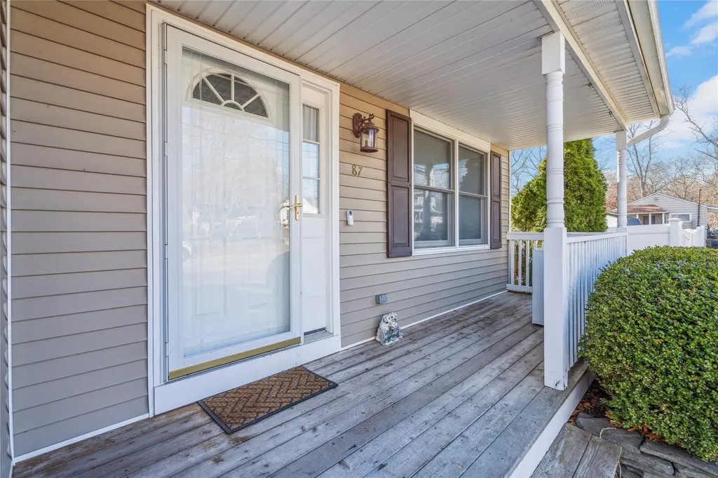 87 16th Street Wading River NY 11792